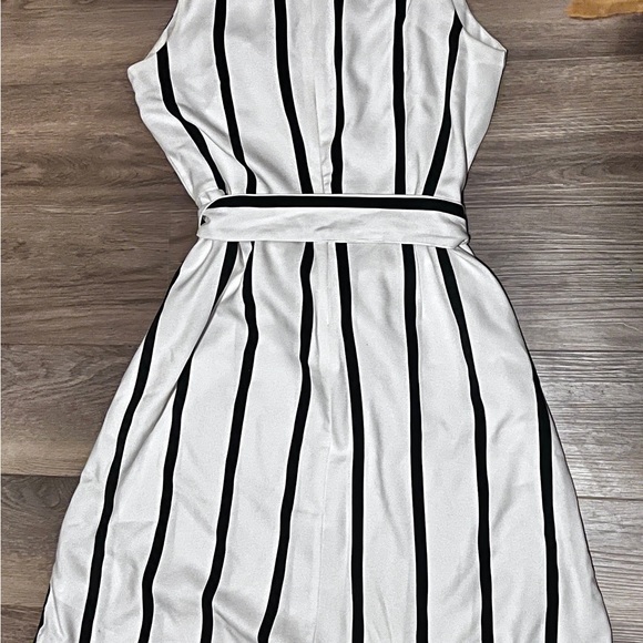 Banana Republic Black & White Striped Sleeveless Tie Waist Dress. Size 8 - Picture 2 of 2